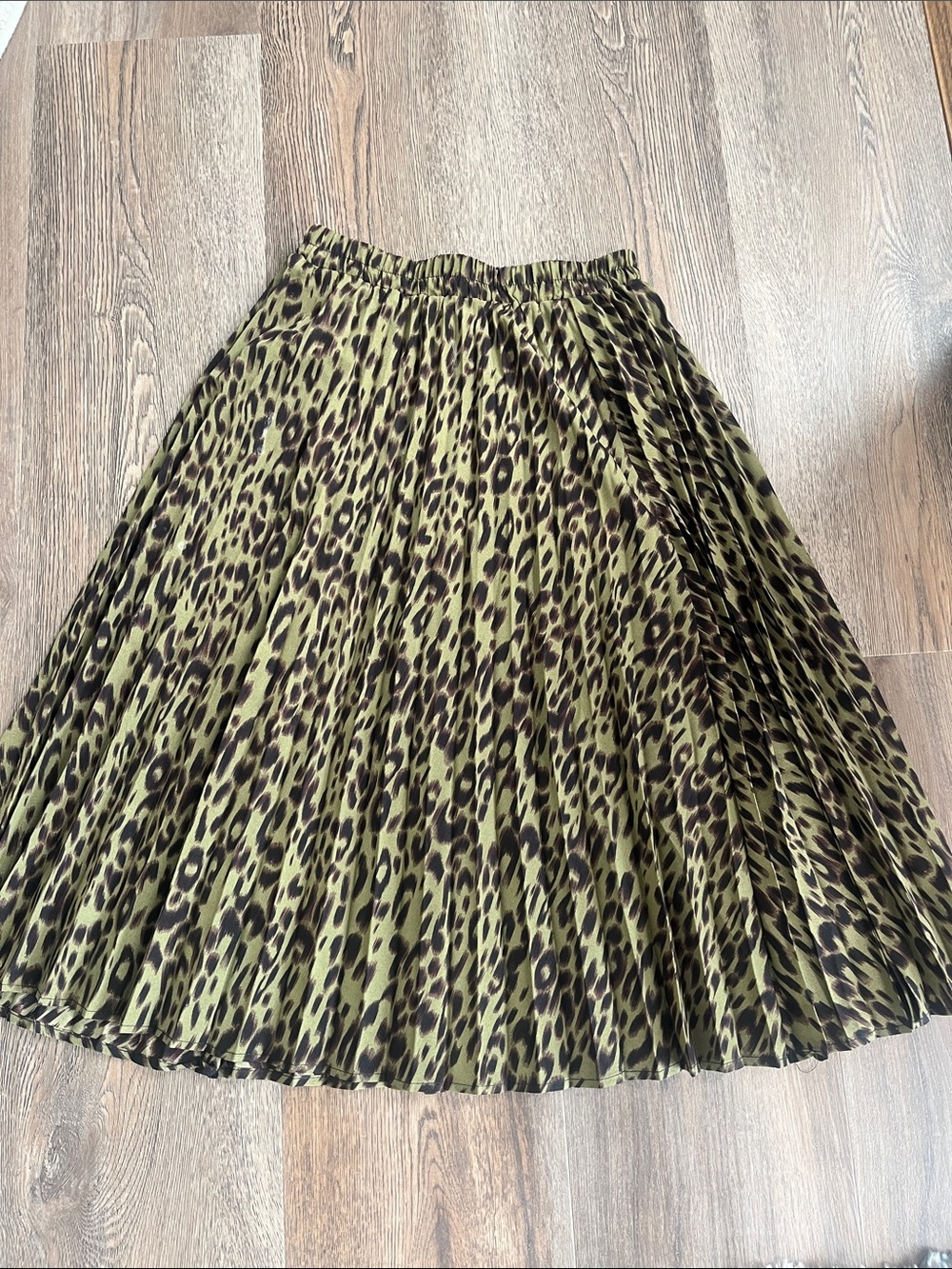 Olive Green Leopard Print Pleated Skirt